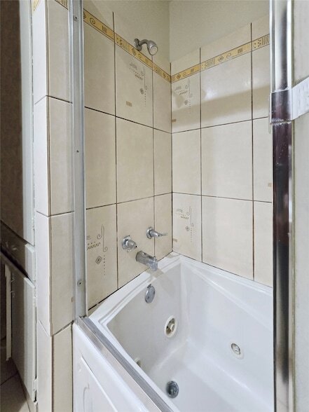 Building Photo - 648 Penguin Dr