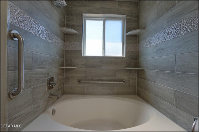 Building Photo - 129 Torrey Pines Dr