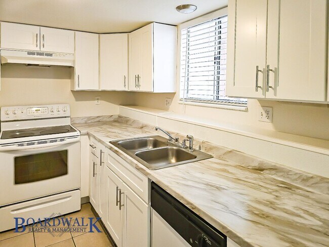 Building Photo - 3944 Crown Ave