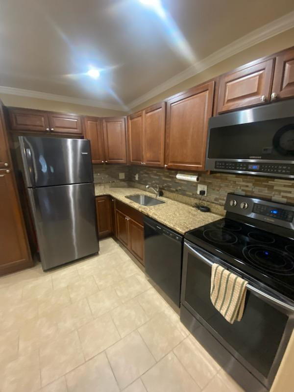 Building Photo - 3BR/2.5BA Off Lake Braford