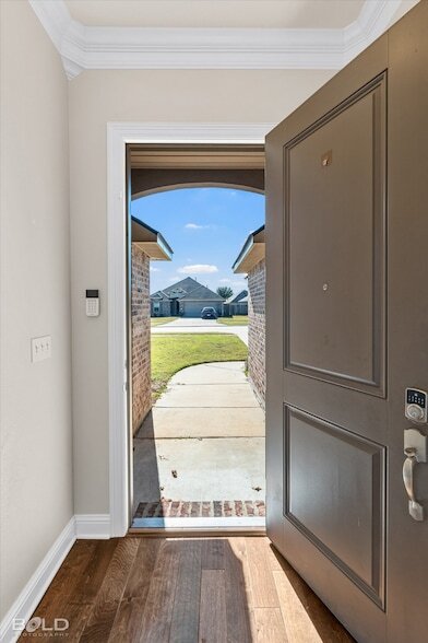 Building Photo - 4008 False River Dr