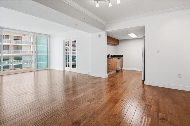 Building Photo - 1800 N Bayshore Dr