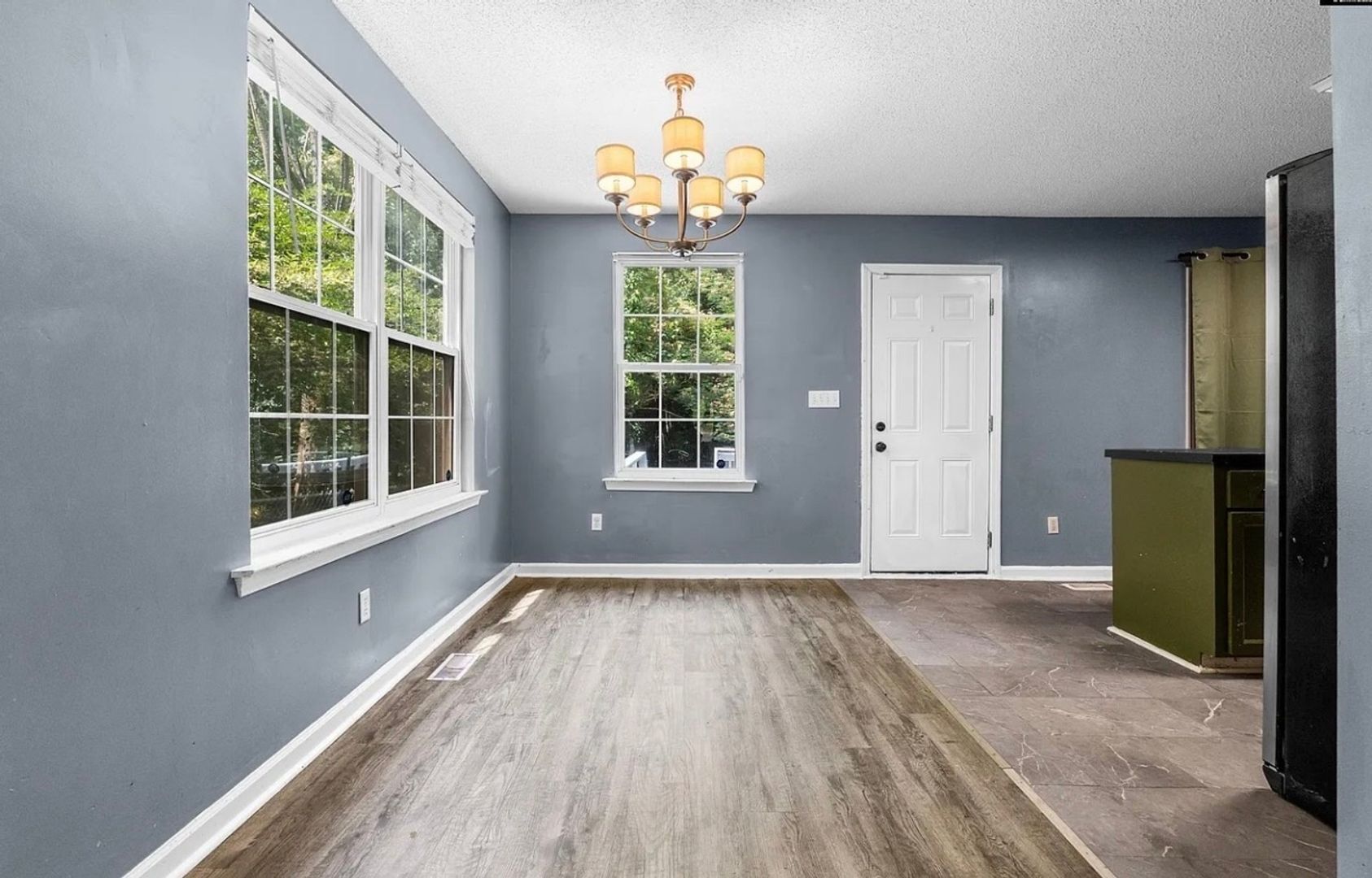 Building Photo - 4223 Woodridge Dr