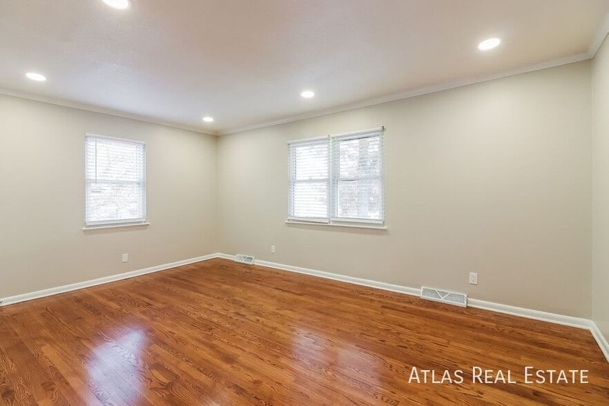 Building Photo - 602 NE Darwin St