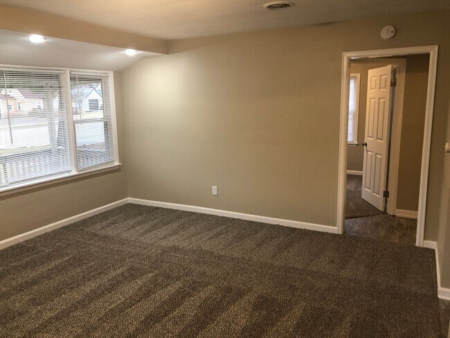 Building Photo - 2 Bedroom Ranch