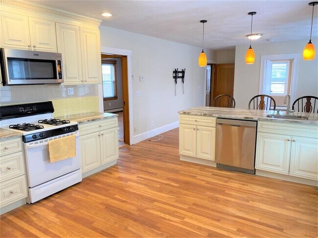 Building Photo - 270 Harvard St