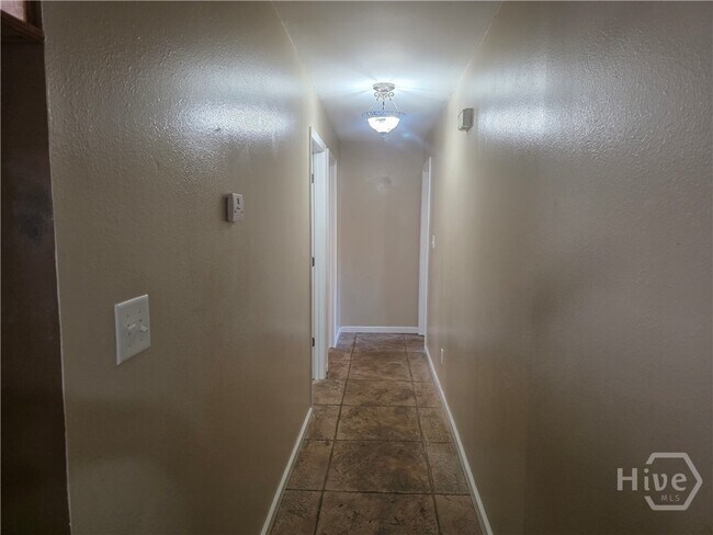 Building Photo - 310 W 5th St