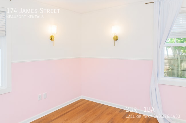 Building Photo - 174 James St