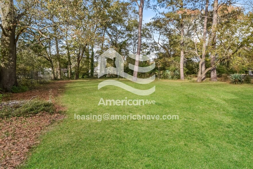 Building Photo - 2117 Roosevelt Dr