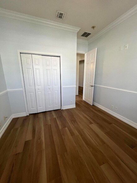 Building Photo - 104 NW Pleasant Grove Way