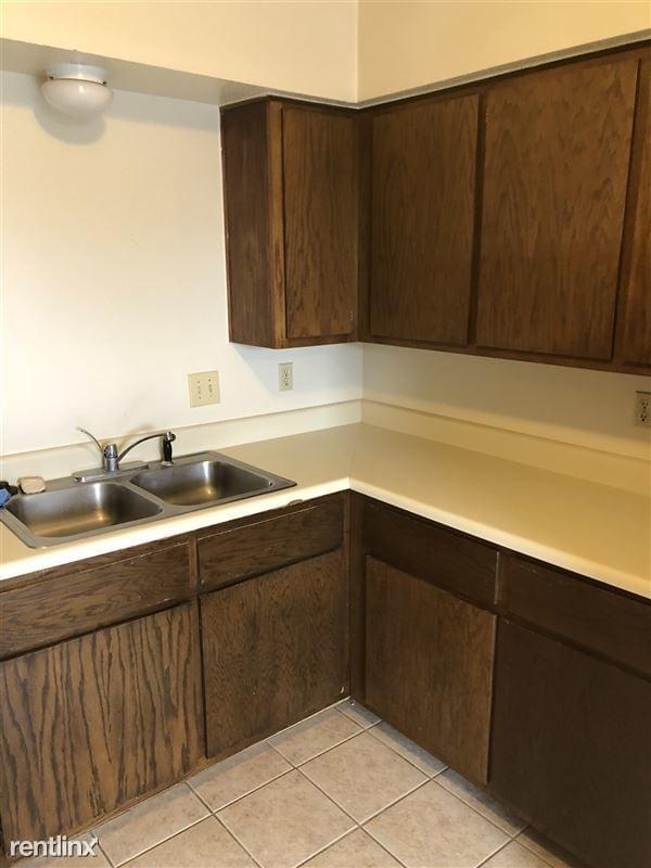 Building Photo - 2 br, 1.5 bath 4plex - 2815 Longmire Dr 28...