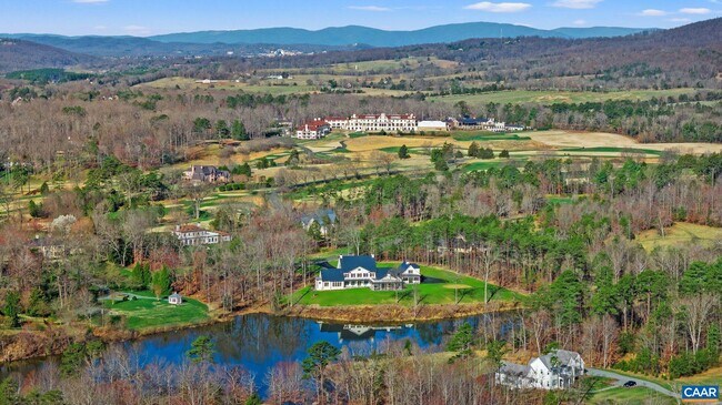 Building Photo - 4018 Fairway Dr
