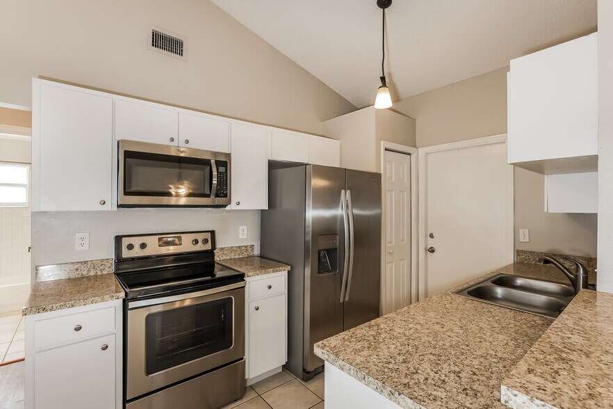 Building Photo - 3839 Marquise Ln