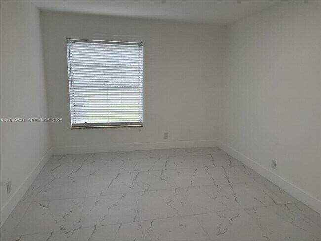 Building Photo - 450 NW 20th St