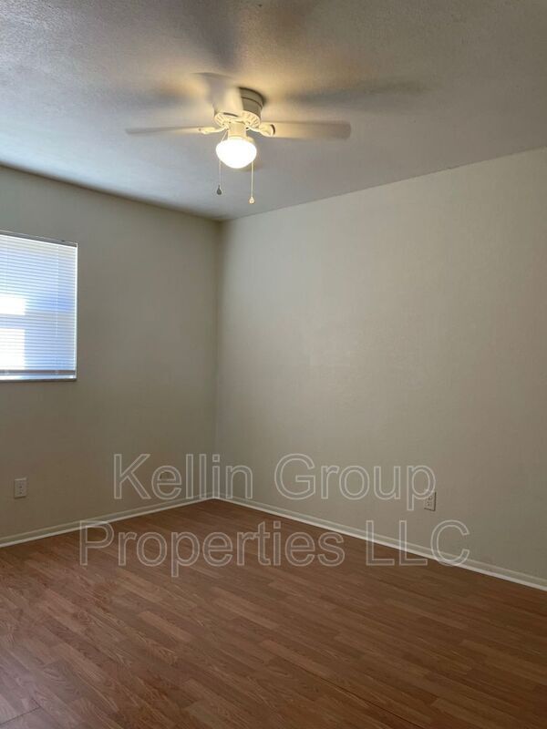 Building Photo - 160 N Nekoma Ave