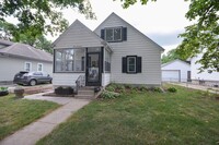 Building Photo - Super charming home in amazing Silver Lake...