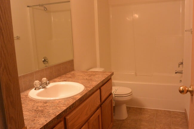 Building Photo - 6307 NE 59th Ct