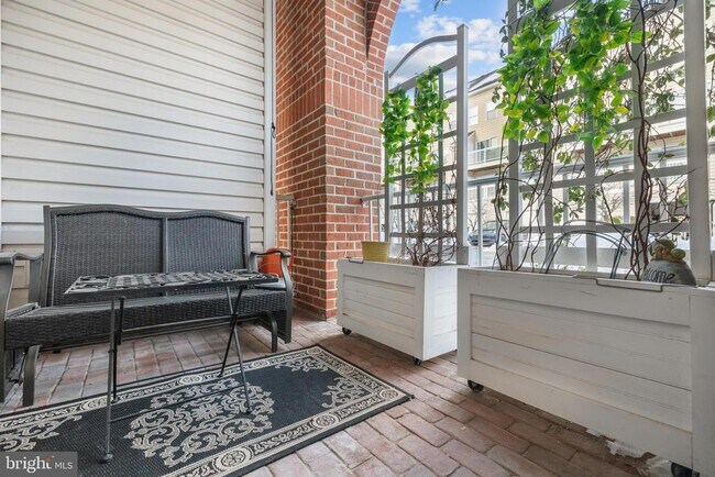 Building Photo - 4951 Brenman Park Dr