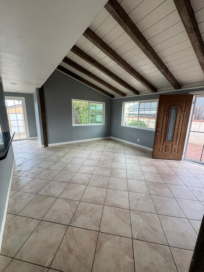 Building Photo - BEAUTIFUL TWO BEDROOM/ONE BATH HOME!