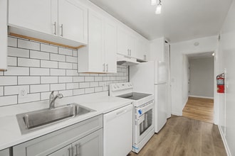 Building Photo - 463 Church St