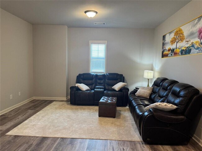 Building Photo - 126 Cottontail Ln