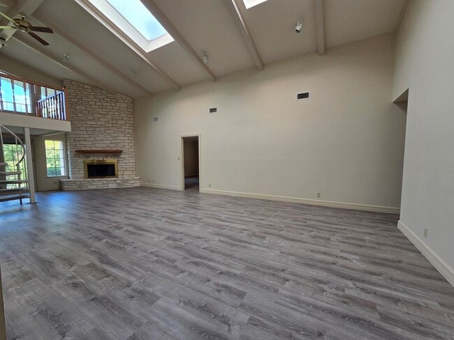 Building Photo - 2212 Rock Creek Dr