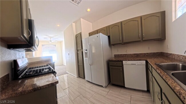Building Photo - 2050 W Warm Springs Rd
