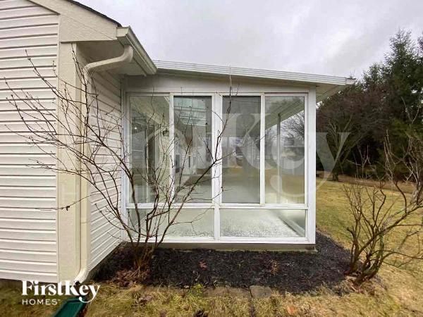 Building Photo - 430 E Pine Ridge Dr