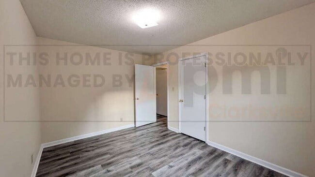 Building Photo - 3388 Oak Park Dr