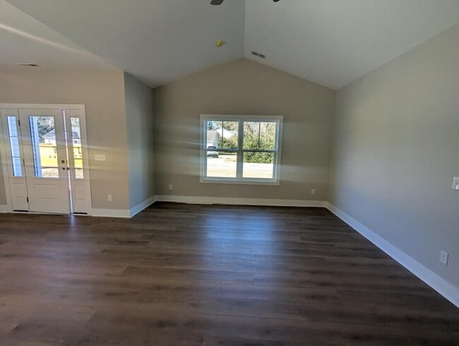 Building Photo - 205 White Ave
