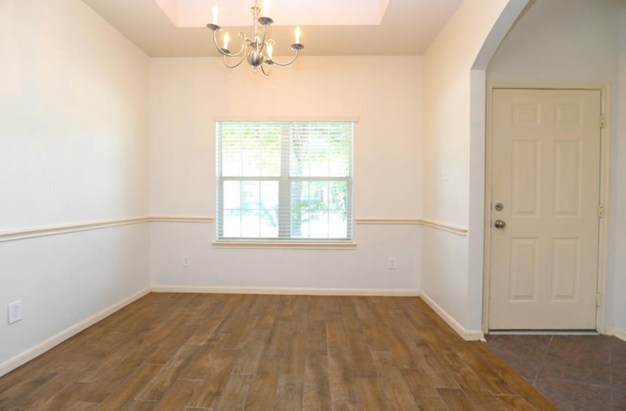 Building Photo - 12827 Pecan Shores Dr