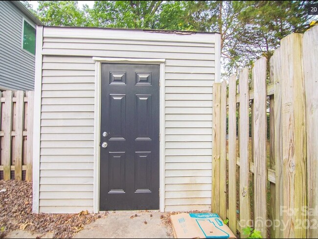 Building Photo - 3 Bedroom Townhome in Charlotte Near UNCC