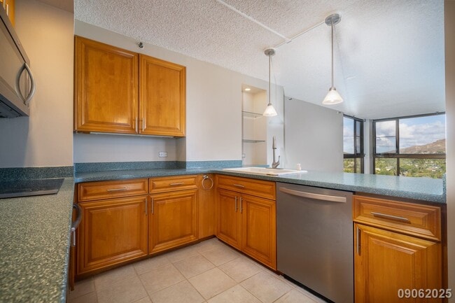 Building Photo - 2BR | 2BA | $4,000 | Move-In Ready! Windwa...