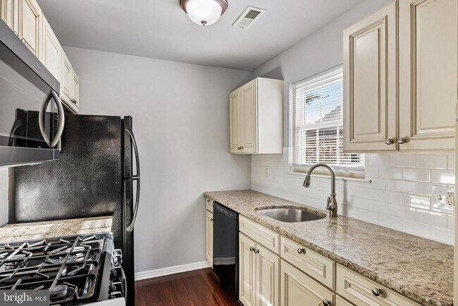 Building Photo - 321 Tavistock Rd