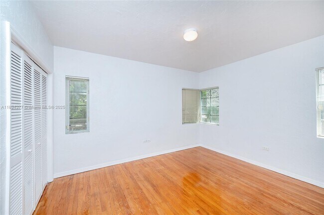 Building Photo - 32 Calabria Ave