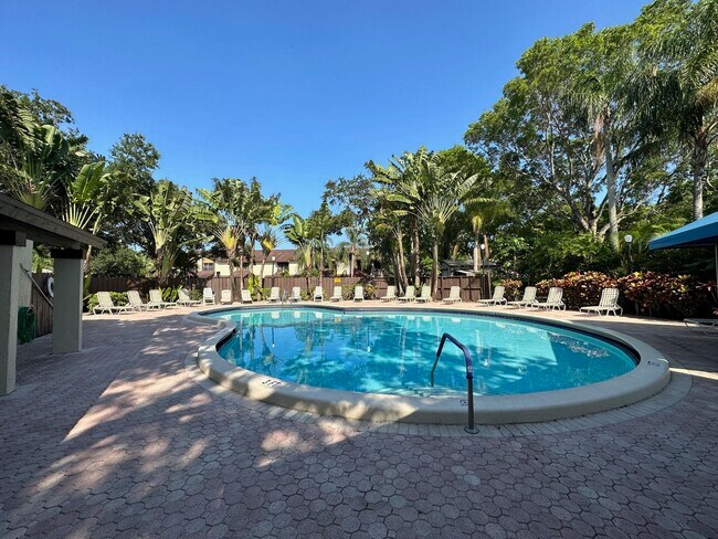 Building Photo - 4509 Carambola Cir S