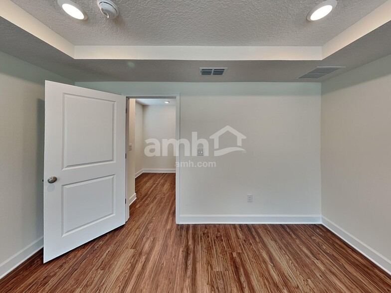 Building Photo - 1001 Highland Walk