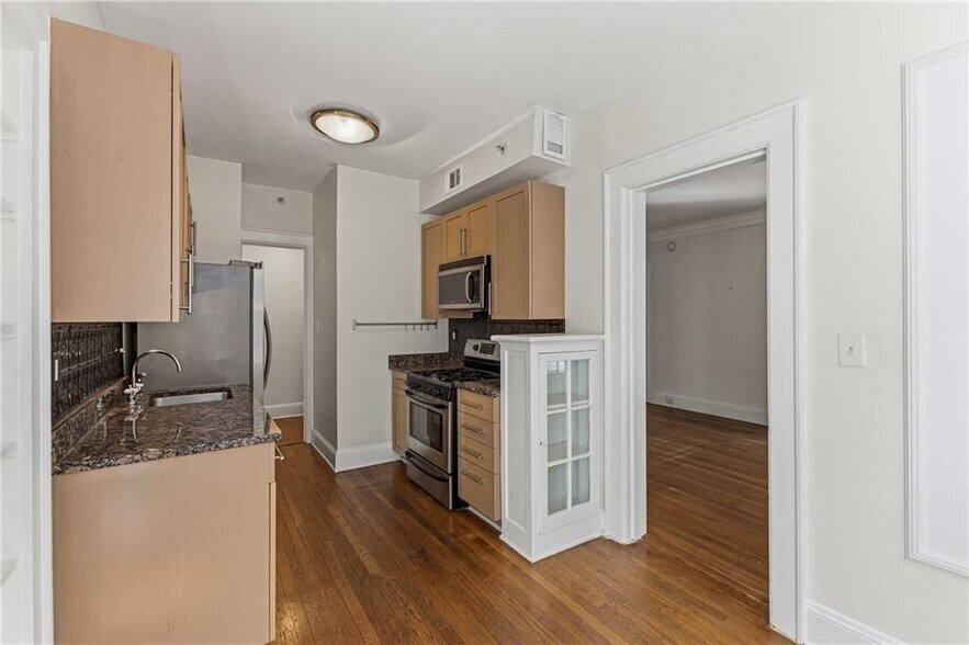 Building Photo - 61 16th St NE