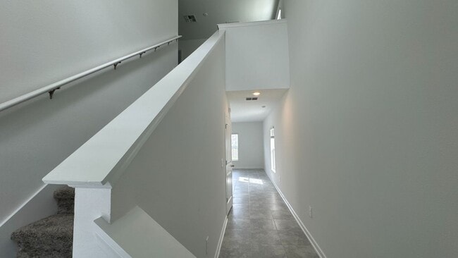 Building Photo - 3430 Howell Dr