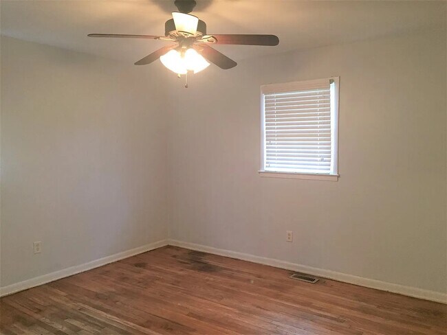 primary bedroom - 407 Collins Ave