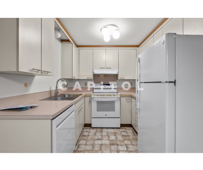 Building Photo - 1404 5th Ave SW