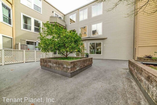 Building Photo - 411 Park Ave