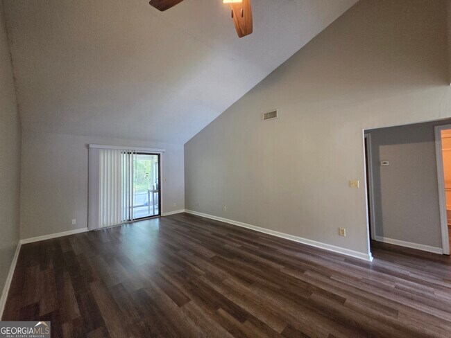 Building Photo - 425 Admiral's Walk Dr