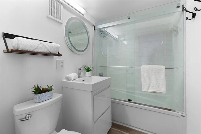 Building Photo - "Charming 1-Bed Retreat in Cambridge with ...
