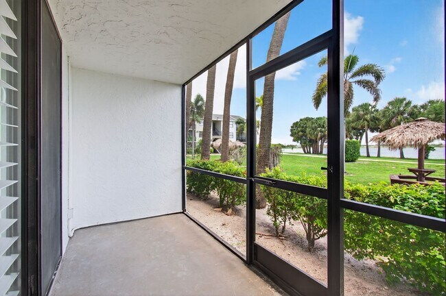 Building Photo - ONE BEDROOM ONE BATHROOM WITH LAKE VIEW!!!