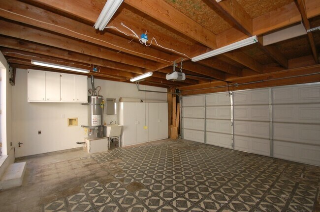 Building Photo - Beautiful 4BR/2.5BA Condo in Tanglewood!!!