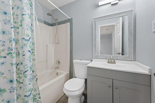 Building Photo - 802 La Fiesta Dr