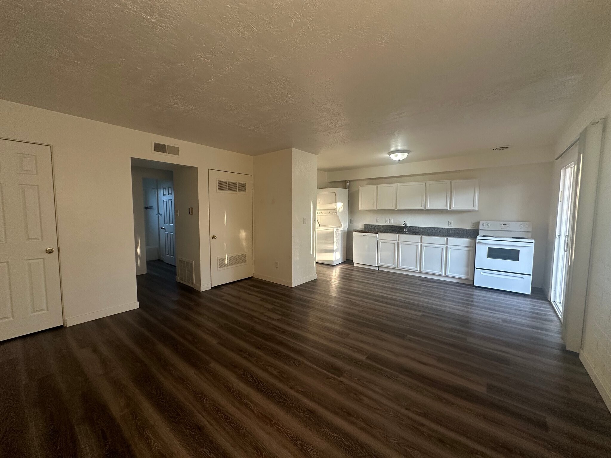 Building Photo - 860 E 500 S