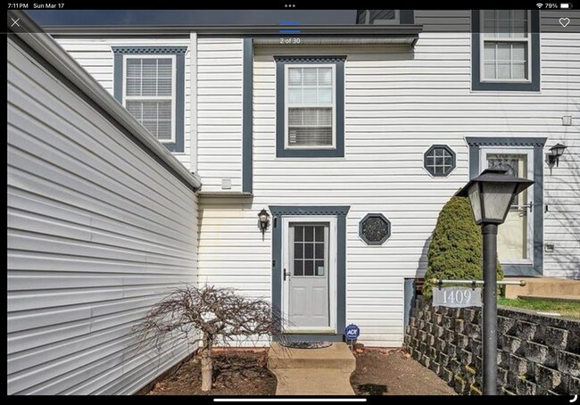 Building Photo - 1409 Yorktown Dr