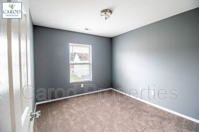 Building Photo - 8630 Redding Glen Ave